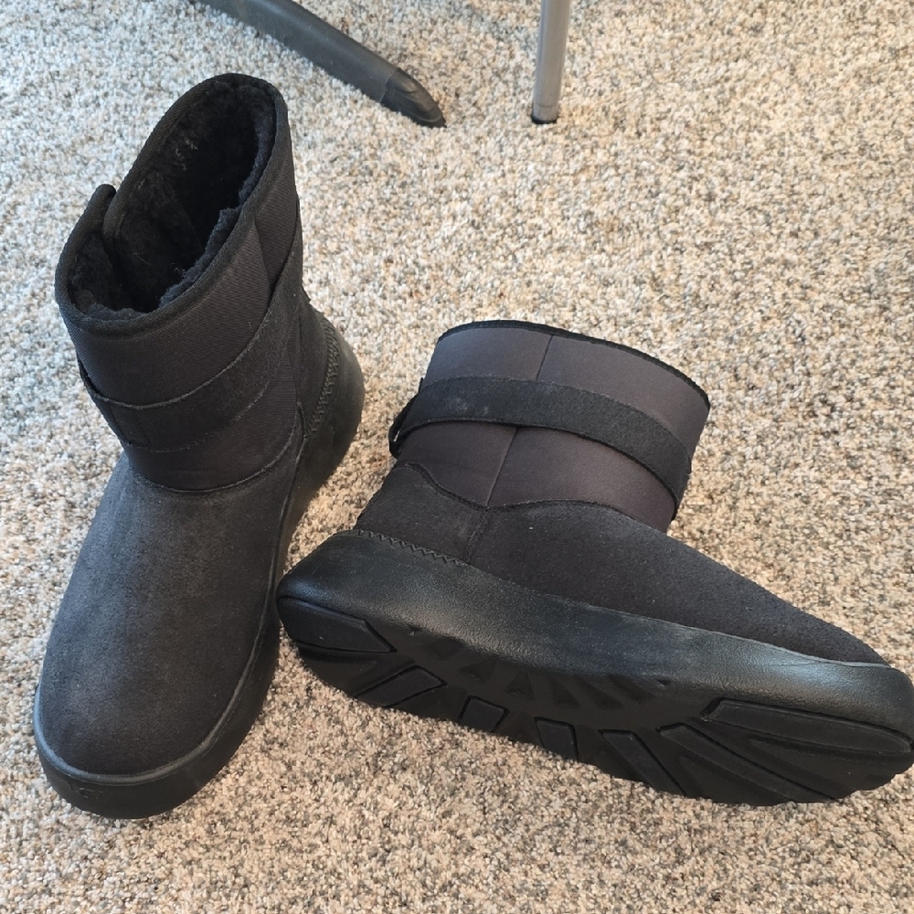 Uggs Mens Size 12 Black Winter Boots